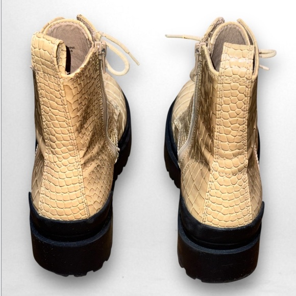 Urban Outfitters Chelsea Boot Grunge Goth Chunky Croc Platform Combat Ivory Sz 8 - Picture 5 of 15